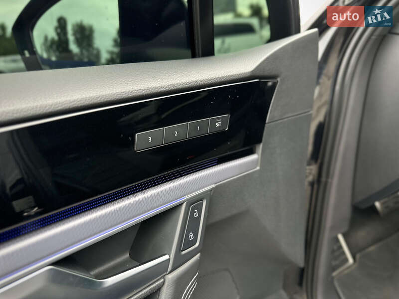 Внедорожник / Кроссовер Volkswagen Touareg 2020 в Киеве
