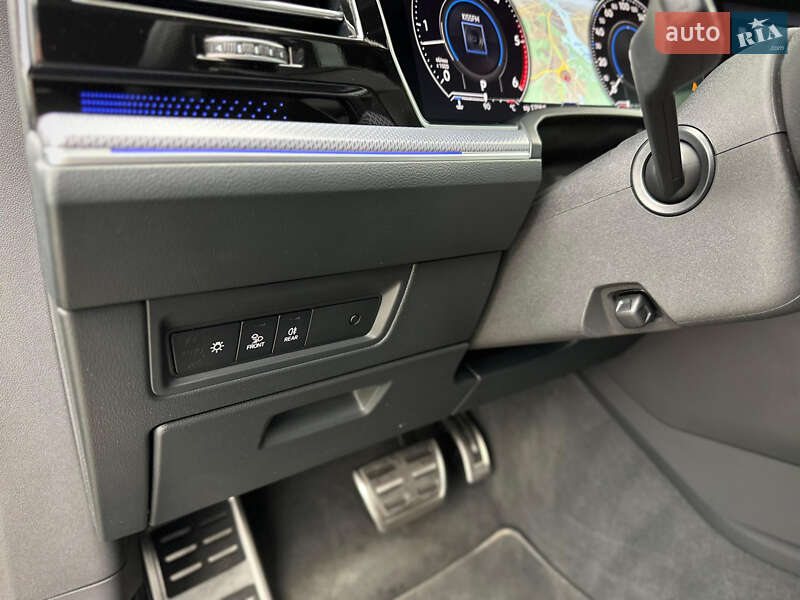 Внедорожник / Кроссовер Volkswagen Touareg 2020 в Киеве