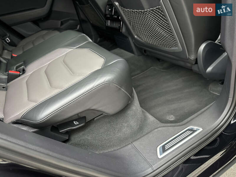 Внедорожник / Кроссовер Volkswagen Touareg 2020 в Киеве