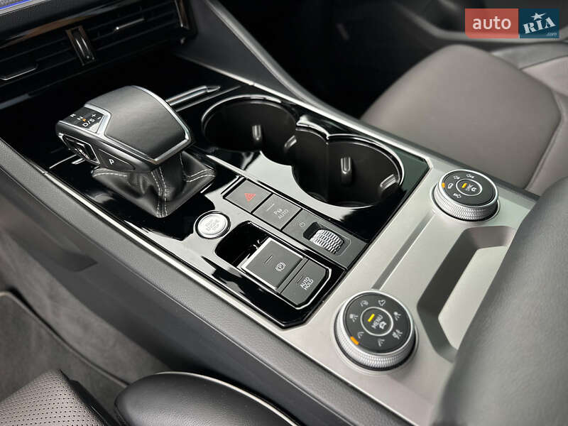 Внедорожник / Кроссовер Volkswagen Touareg 2020 в Киеве