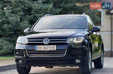 Внедорожник / Кроссовер Volkswagen Touareg 2012 в 