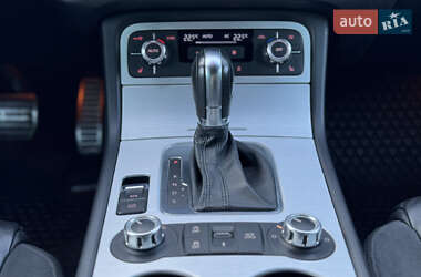 Внедорожник / Кроссовер Volkswagen Touareg 2012 в 