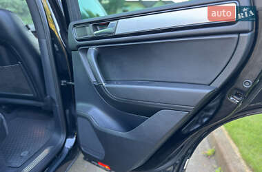 Внедорожник / Кроссовер Volkswagen Touareg 2012 в 