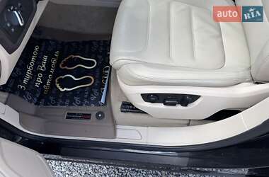 Позашляховик / Кросовер Volkswagen Touareg 2015 в 
