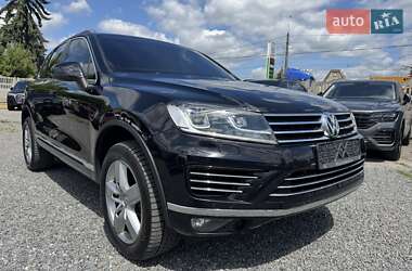 Позашляховик / Кросовер Volkswagen Touareg 2015 в 