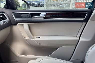 Позашляховик / Кросовер Volkswagen Touareg 2015 в 