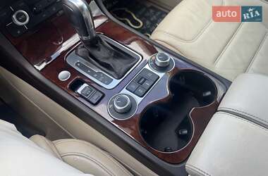 Позашляховик / Кросовер Volkswagen Touareg 2015 в 