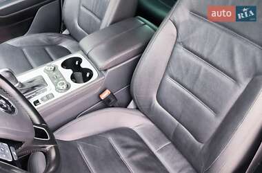 Внедорожник / Кроссовер Volkswagen Touareg 2013 в 