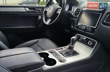 Внедорожник / Кроссовер Volkswagen Touareg 2013 в 