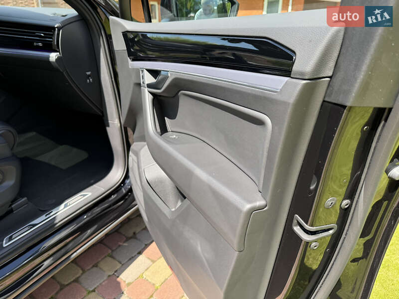 Позашляховик / Кросовер Volkswagen Touareg 2020 в Києві