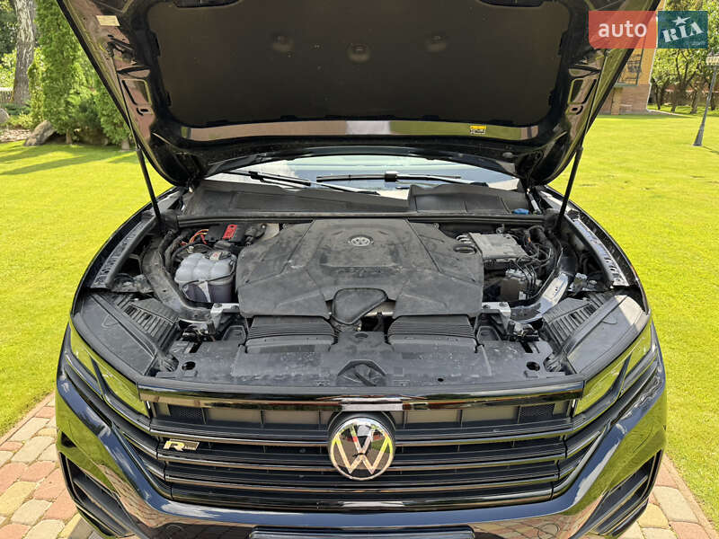 Позашляховик / Кросовер Volkswagen Touareg 2020 в Києві
