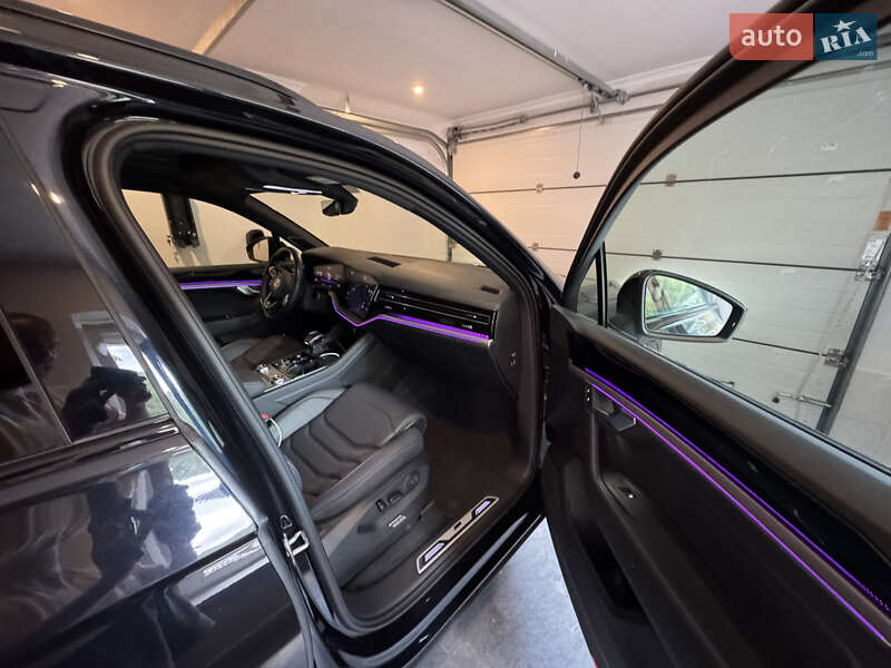 Позашляховик / Кросовер Volkswagen Touareg 2020 в Києві