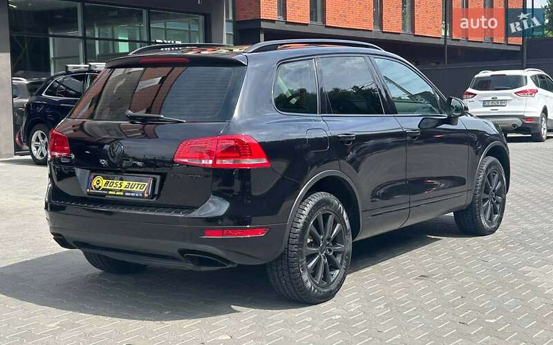 Внедорожник / Кроссовер Volkswagen Touareg 2014 в Черновцах