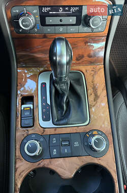 Внедорожник / Кроссовер Volkswagen Touareg 2010 в 