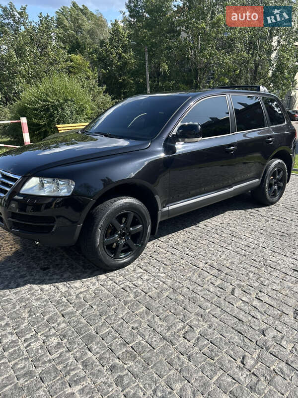 Позашляховик / Кросовер Volkswagen Touareg 2005 в Харкові