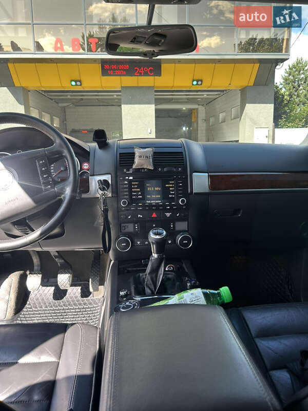 Позашляховик / Кросовер Volkswagen Touareg 2005 в Харкові