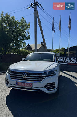 Позашляховик / Кросовер Volkswagen Touareg 2018 в Тячеві