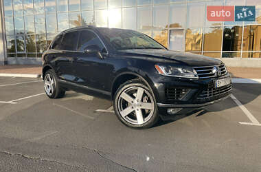 Позашляховик / Кросовер Volkswagen Touareg 2015 в Одесі