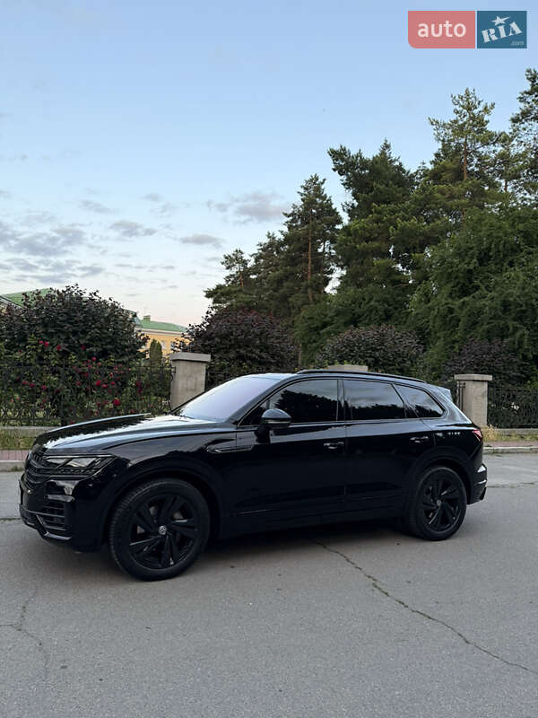 Позашляховик / Кросовер Volkswagen Touareg 2019 в Умані