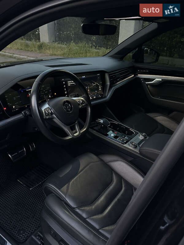 Позашляховик / Кросовер Volkswagen Touareg 2019 в Умані