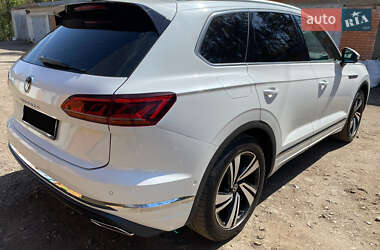 Позашляховик / Кросовер Volkswagen Touareg 2020 в 