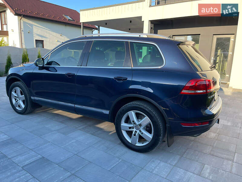 Внедорожник / Кроссовер Volkswagen Touareg 2014 в Киеве