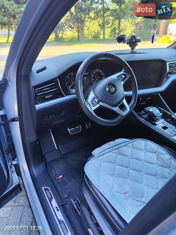 Внедорожник / Кроссовер Volkswagen Touareg 2018 в Мостиске
