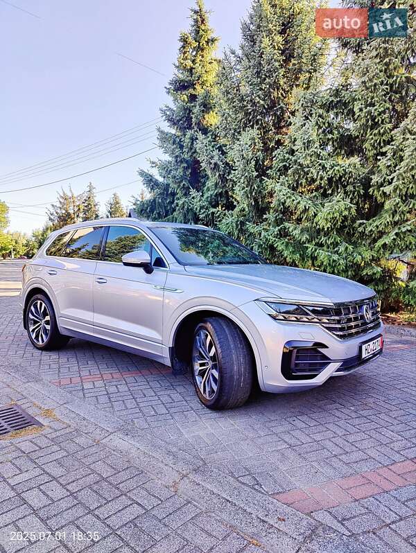 Внедорожник / Кроссовер Volkswagen Touareg 2018 в Мостиске