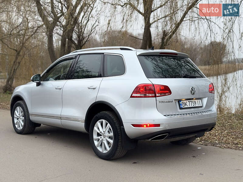 Внедорожник / Кроссовер Volkswagen Touareg 2010 в Луцке