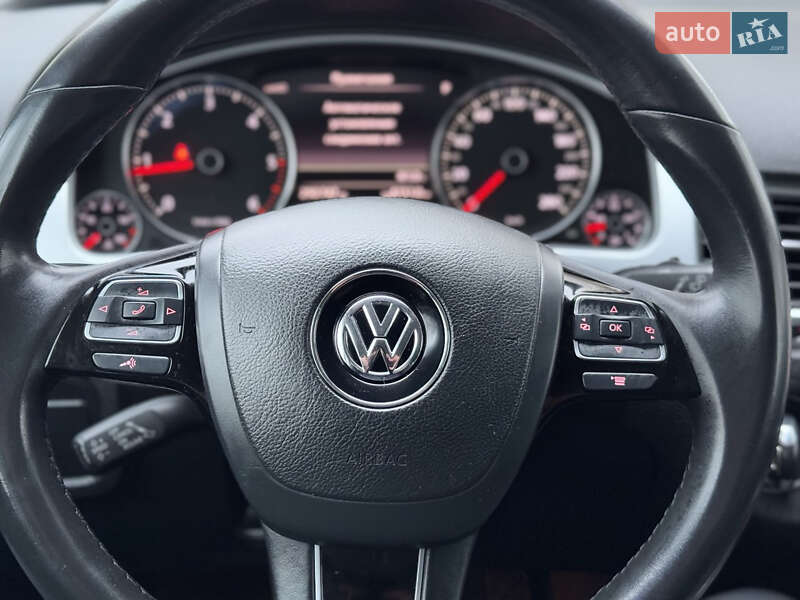 Внедорожник / Кроссовер Volkswagen Touareg 2010 в Луцке