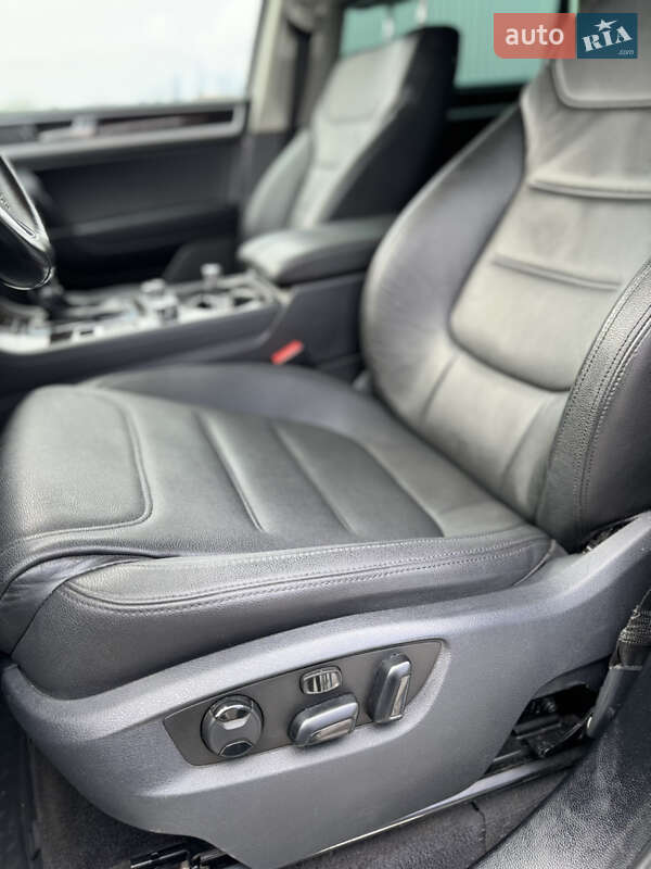 Внедорожник / Кроссовер Volkswagen Touareg 2010 в Луцке