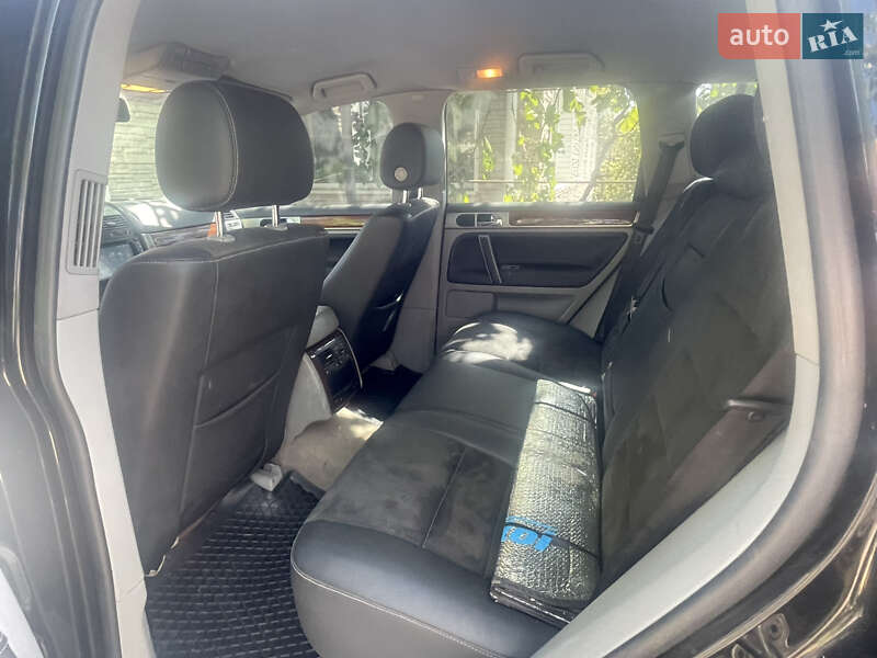 Внедорожник / Кроссовер Volkswagen Touareg 2006 в Николаеве