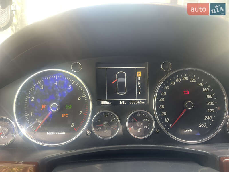 Внедорожник / Кроссовер Volkswagen Touareg 2006 в Николаеве