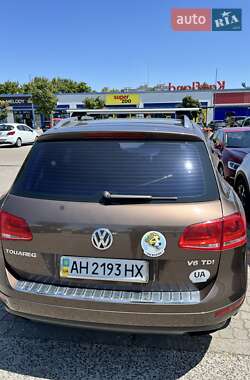Внедорожник / Кроссовер Volkswagen Touareg 2012 в Киеве
