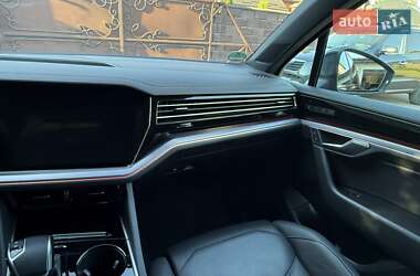 Позашляховик / Кросовер Volkswagen Touareg 2021 в 