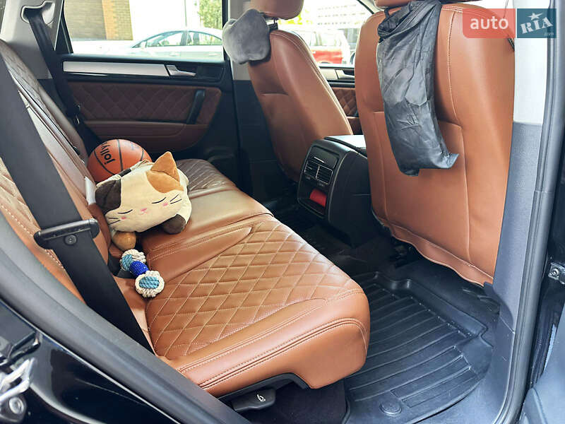 Внедорожник / Кроссовер Volkswagen Touareg 2012 в Одессе