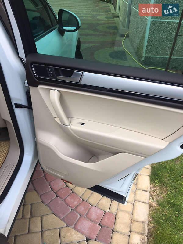 Внедорожник / Кроссовер Volkswagen Touareg 2015 в Косове