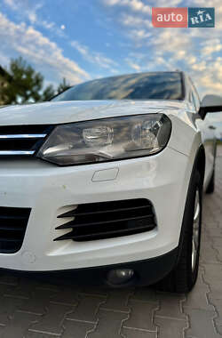 Позашляховик / Кросовер Volkswagen Touareg 2013 в 