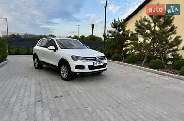 Позашляховик / Кросовер Volkswagen Touareg 2013 в 