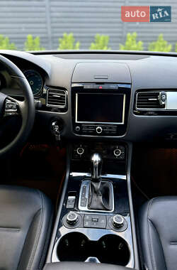Позашляховик / Кросовер Volkswagen Touareg 2013 в 