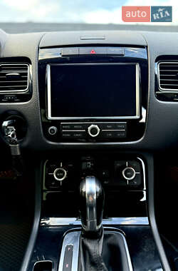 Позашляховик / Кросовер Volkswagen Touareg 2013 в 