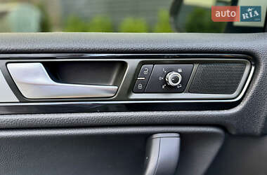 Позашляховик / Кросовер Volkswagen Touareg 2013 в 