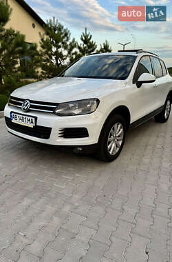 Позашляховик / Кросовер Volkswagen Touareg 2013 в 
