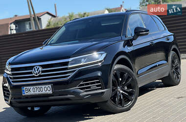 Позашляховик / Кросовер Volkswagen Touareg 2019 в Дубні