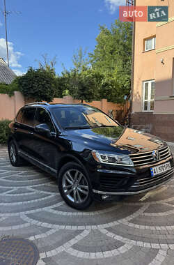 Внедорожник / Кроссовер Volkswagen Touareg 2015 в 