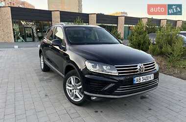Внедорожник / Кроссовер Volkswagen Touareg 2015 в Хмельницком