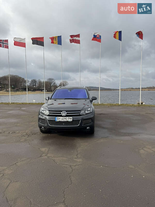 Позашляховик / Кросовер Volkswagen Touareg 2013 в Балті