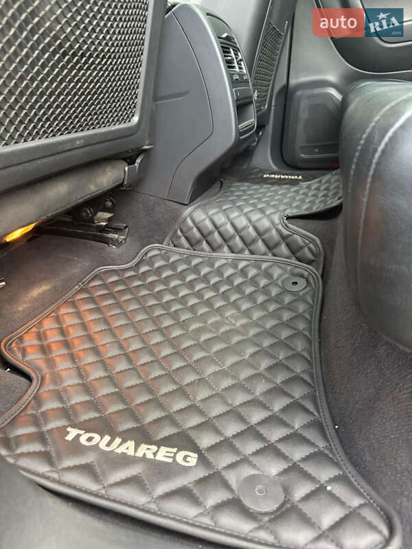 Позашляховик / Кросовер Volkswagen Touareg 2011 в Івано-Франківську