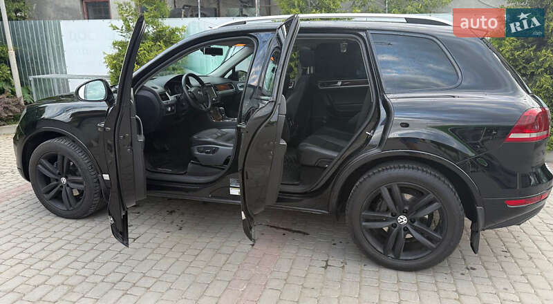 Позашляховик / Кросовер Volkswagen Touareg 2011 в Івано-Франківську