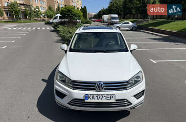 Внедорожник / Кроссовер Volkswagen Touareg 2015 в Киеве